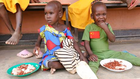 Children having lunch 