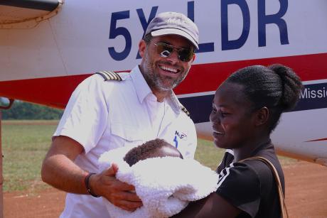 MAF pilot Dave flew the babies and their carers from South Sudan to Uganda