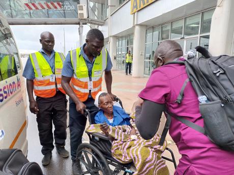 MAF team and doctor Jacinto support sister Bianca 